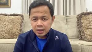 Makanya kami sekarang ekstra kerja keras, untuk mengurangi angka kematian warga yang isoman, ungkap wali kota bogor bima arya kepada wartawan di tugu kujang, minggu (25/7/2021). Bogor Mayor Bima Arya Places Self In Isolation After Testing Positive For Covid 19 Coconuts Jakarta
