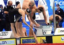 Davanti all'azzurro il fuoriclasse britannico adam peaty, campione d'europa, e il bielorusso ilja symanovic, argento. Europei Di Nuoto Martinenghi Bronzo Con La Staffetta Ora Sotto Con I 50 Rana