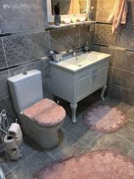 Mavi Vurgularin Ferah Ve Dingin Bir His Kattigi Uyumlu Ve Sik Bir Ev Ev Gezmesi 2020 Banyo Ic Dekorasyonu Ev Duzenleme Ipuclari Aydinlatma Elemanlari