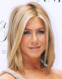 She has straight hair type, and she use easily medium bob cut and this idea looks so chic and modern. Jennifer Aniston Hair Hair Styles Medium Hair Styles Jennifer Aniston Hair