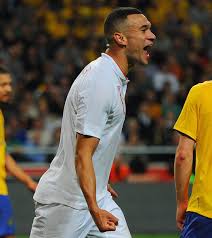 Steven roy caulker (born 29 december 1991) is an english professional footballer who plays as a centre back for championship club queens park rangers. England Cap Steven Caulker Wants To Play For Scotland The National
