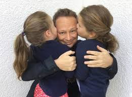 He has been married to edit ditz since 2008. Lanyai Olvasnak Meset Gesztinek Borsonline Sztarhirek Pletyka Krimi Politika Sport