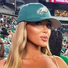 Everyone Was Saying The Same Thing About The Jaw-Dropping Female  Philadelphia Eagles Fan Who Stole The Show With Her Risky, Tight-Fitting  Outfit In The Stands [PHOTOS] Full story via 🔗 in comments.