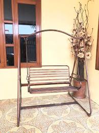 Manfaat dari setiap ayunan bayi baik yang terbuat dari bambu, besi ataupun kayu semuanya sama, yakni untuk meninabobokkan sibayi supaya ia bisa tidur dengan nyenyak dan kita bisa meninggalkanya sejenak untuk beraktifitas seperti memasak dan mencuci. Ayunan Besi Buat Santai Perabotan Rumah Di Carousell