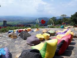 Sedangkan untuk hari libur atau wiken harga tiketnya sebesar rp. Rumah Hobbit Paraland Resort Farmhouse Lembang Tickets Special Promotion At Traveloka Xperience Baan Suan Noi Resort Hobbit Thailand Encikmin