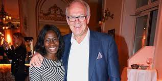 När nyamko sabuni äntrade talarstolen i almedalen i fjol, var det först ett känslosamt snyftande över alla duktiga invandrare och sin egen bakgrund, inte en våldtäkt, ett rån, en is krigare eller något mord och sprängningar fanns inom synhåll. Sabuni Nyamko