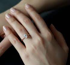 Oval Kesim Pirlanta Tektas Yuzuk Rose Altin Farkli Ve Zarif Ince Tek Tas Yuzuk Oval Engagement Ring Rings Yuzuk Alyans Yuzuk Alyans