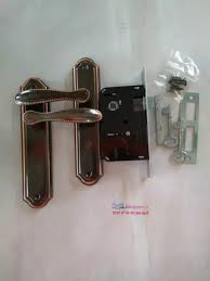 Sedangkan tipe knob adalah tipe handle pintu yang. Promo Murah Kunci Pintu Top 688a Kunci Pintu Model Lama Murah Sedia Juga Gagang Pintu Rumah 2 Pintu Gagang Pintu Rumah Gagang Pintu Kamar Mandi Gagang Pintu Kamar Tidur Gagang Pintu Minimalis