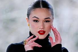 La pittrice Anna Nigro espone a Sanremo con un'opera dedicata alla musica