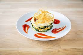 Composée de poivron, concombre, semoule de blé, poivron, d'huile d'olive et de raisins secs, c'est une recette végétarienne qui conviendra parfaitement à toute la famille. Recette De Lasagne Vegetarienne D Automne
