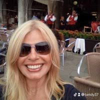 Tracey Kent's Instagram, Twitter & Facebook