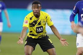 2 born in cameroon , moukoko represents germany at youth international level. Borussia Dortmund Youssoufa Moukoko Bvb Gibt Ihm Grunes Licht