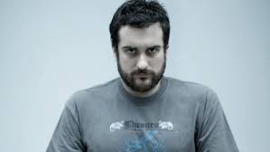 La «crisi del settimo anno», quella che secondo un detto popolare colpirebbe le relazioni più durature, costantino della gherardesca non sa cosa sia. Costantino Della Gherardesca Contro La Condanna Delle Bestemmie Al Gf Diredonna