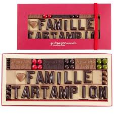 Boite De Chocolats A Partager Possibilite De Personnaliser Avec Un Alphabet En Chocolat Boutique De Chocolat Boite Chocolat Chocolat