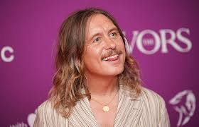 Mark Owen, de Take That, cambia de manera radical de aspecto