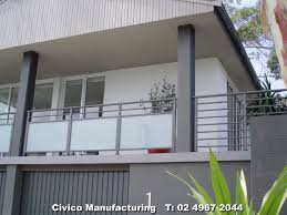 B43 Aluminium Obscured Glass Balustrade With Horizontal Rails Jpg 1 280 960 Pixels Glass Balcony Railing Glass Railing Balcony Railing Design