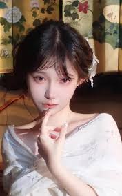 Hot girl gợi cảm dàn dựng vụ tự tử giả để câu view