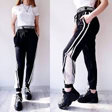 Birazda Spor Kombin Hazirladim Giy Cik Bir Kac Tane Daha Spor Kombini Var Onlari Yarin Ekleyecegim Bayram Ve Tatil Hazirliklariniz In 2020 Fashion Striped Pants