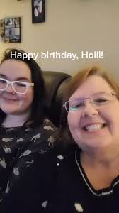 Feliz Cumpleaños, Holly: Celebración y Alegría