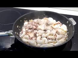 L'anneau n'est pas un passage obligé. Recette Une Facon De Cuire Le Calamar A La Poele L Encornet De Criss Recipe Squid France Youtube