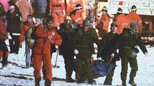 Primo tentativo maldestro, tra il grottesco e il puerile, fu quello di addossare la causa dell'accaduto alla stessa funivia, dove si era già verificato un incidente nel 1976. Ecmkfwtl8wzk8m