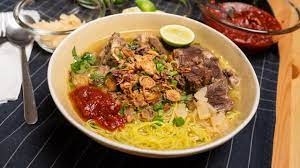 Sajian lengkaplah kiranya sebab ada sayur, telur dan dimasak dengan cara rebus. Bihun Sup Tulang Utara Sedap Sampai Ketaq Pala Youtube