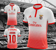 Benfica Club En Los Ultimos Cien Anos Ha Hecho Un Brillante Record En Portugal Tiene El Mayor Numero De Aficionados El Nume Football Kits Sports Jersey Sports