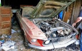 A white 1991 ford mustang gt was literally found in a barn in rural western missouri by the missouri state highway patrol. Rusty Pony 1969 Mustang Mach 1 En 2020 Epave Voiture Voiture Granges