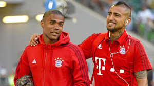 Un'idea di mercato che ha acceso le speranze dei tifosi rossoneri lo scorso gennaio, ma che alla fine non si è concretizzata. Fc Bayern Beim Audi Cup Douglas Costa Und Arturo Vidal Glanzen Gegen Milan Eurosport