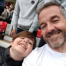 Otley Chevin Fell race winner Nathan Edmondson Ilkley Harriers 17.09 misses  Ian Holmes' 2001 record by 5 seconds, cheered