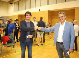 Bürgermeister (31) schon gegen c.→ #mario dahm Kommunalwahlen In Hennef Mario Dahm Zwingt Klaus Pipke In Eine Stichwahl