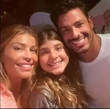 Dice Malvino "grupo hoy es viernes y el cuerpo lo sabe" 🍺 ❤️✨