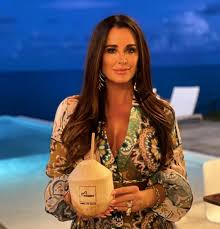 Feel free to answer the trivia questions and feel free to give me. The Real Housewives Of Beverly Hills Salaries Who Gets Paid The Most