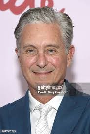 David Kratz's Instagram, Twitter & Facebook