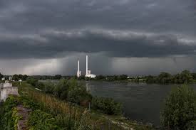 Bei der p . den ganzen artikel lesen: Wetter In Deutschland Gewitter Uber Munchen Strassen In Monchengladbach Uberflutet