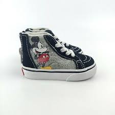 Mickey kicks it in a busy chalk sketch illustration on the front of this black juniors t shirt from disney. Rare Vans Disney Mickey Mouse Sk8 Hi Zip Canvas Skate Toddler Shoes Size 3 Ebay
