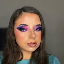 Sunset cut crease with a reverse blend