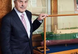 Owned by the municipality of athens. Efyge Apo Th Zwh O Efoplisths Giannhs Aggelikoyshs Cyclades24