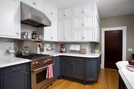 Miss Matched Cabinets I Like The Light On Top And Dark On Bottom Kitchen Cabinet Styles Kitchen Cabinet Trends Two Tone Kitchen Cabinets