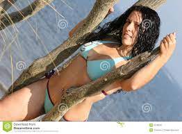 Dunkle Behaarte Frau Im Bikini Stockfoto - Bild von recht, erwachsener:  5218550