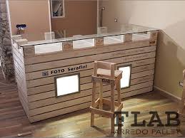 In tempi di crisi si sa la disponibilità economica può essere limitata. Bancone Vetrina O Cassa In Pallet Flab Arredo Pallet