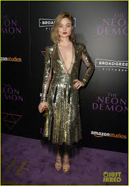 Elle Fanning Gets Support From Sis Dakota At Neon Demon Premiere!: Photo  3682904 | Bella Heathcote, Chiara Ferragni, Christina Hendricks, Dakota  Fanning, Elle Fanning, Geoffrey Arend, Jena Malone, Jeremy Scott, Keanu  Reeves,