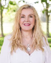 Kathleen Beaulieu's Instagram, Twitter & Facebook