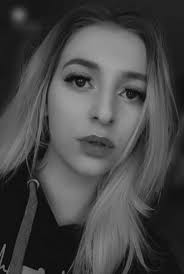 Rzęsy magnetyczne CHARLÈNE to najlepsze rozwiązanie pod Słońcem.☀️ Czemu?  1. Nakładasz je w ułamku sekundy. Jak na filmiku! 2. Trzy mikromagnesy,  dzięki którym idealnie dopasowują się do kształtu KAŻDEGO oka. 👁 3.