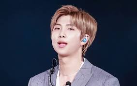 Judul Hampir Sama, RM BTS Jelaskan Perbedaan Utama Lagu 'Boy In Luv' Dan  'Boy With Luv'