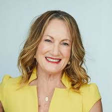 Lisa Hackett's Instagram, Twitter & Facebook