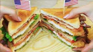Viene spesso tagliato in quarti o metà e tenuto insieme da appositi stecchini. Crispy Chicken Clubhouse Sandwich Just Crunchy