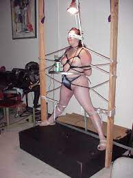 Berkas:Bondage AS furniture.jpg - Wikipedia bahasa Indonesia, ensiklopedia  bebas