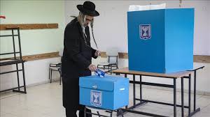 Une nonne de 77 ans vote en hoverboard (baugé). Israel Elections La Presence De Cameras Dans Les Bureaux De Vote Denoncee Par Les Arabes