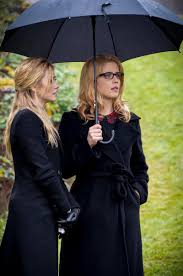 See Emily Bett Rickards Return As Felicity In Arrow Series Finale Photos In 2020 Emily Bett Rickards Arrow Felicity Arrow Finale